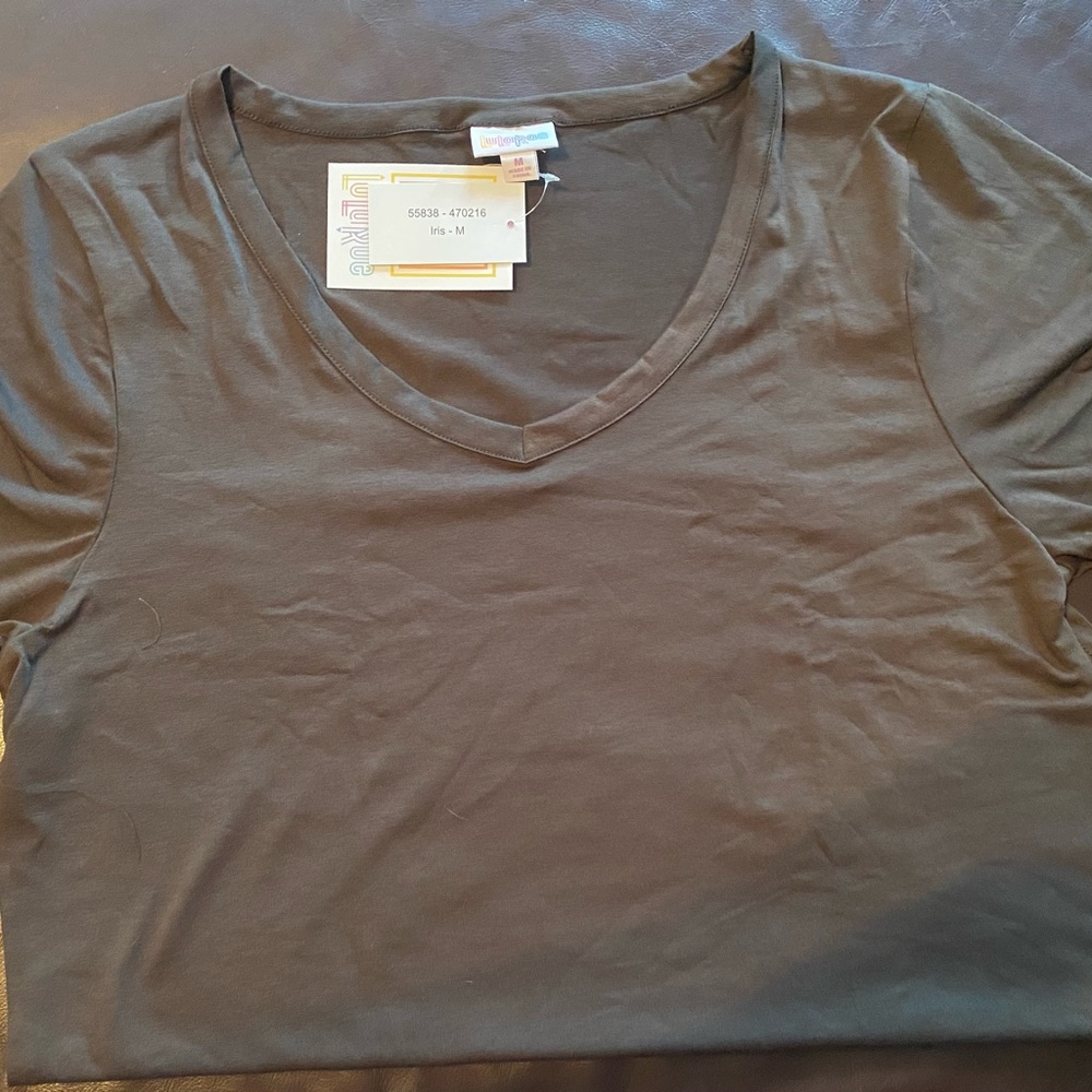 Medium LuLaRoe Iris Tee NWT